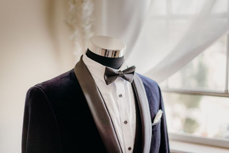 closeup-of-a-grooms-suit-on-a-mannequin-ZS4XJ9F.jpg